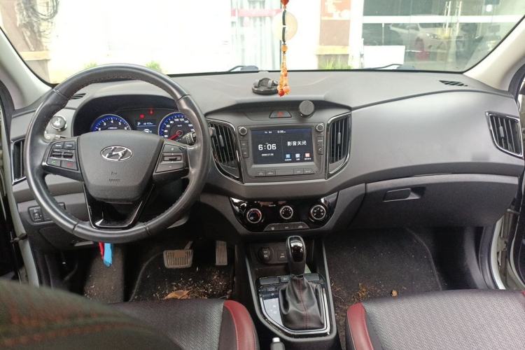 Used Hyundai ix25 2017 1.4T Automatic Smart Version Center Console