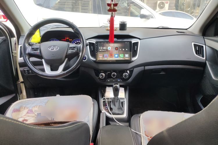 Used Hyundai ix25 2017 1.6L Automatic Smart Version Center Console