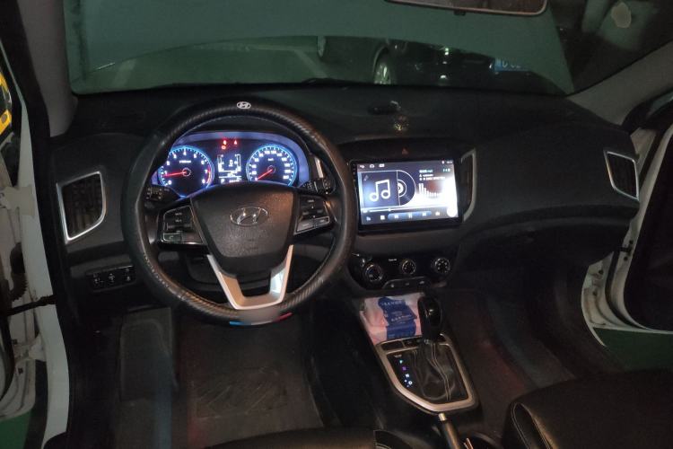 Used Hyundai ix25 2017 1.6L Automatic Smart Version Center Console