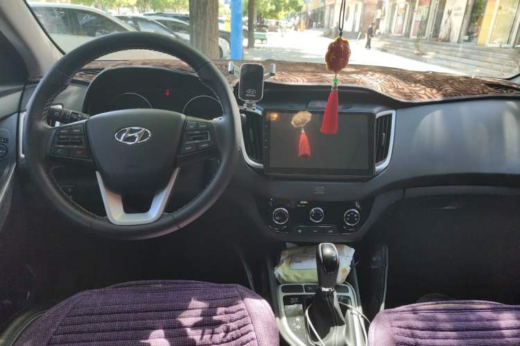 Used Hyundai ix25 2017 1.6L Automatic Smart Version Center Console
