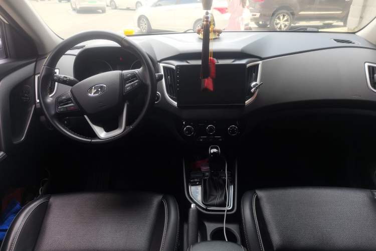 Used Hyundai ix25 2017 1.6L Automatic Smart Version Center Console