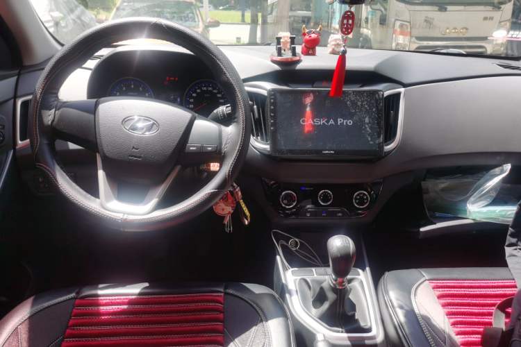 Used Hyundai ix25 2017 1.6L Manual Fashion Model Center Console