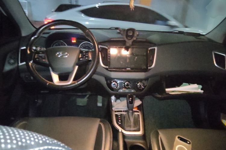 Used Hyundai ix25 2017 1.6L Automatic Smart Version Center Console