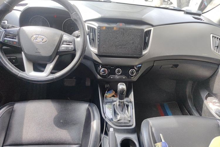 Used Hyundai ix25 2017 1.6L Automatic Smart Version Center Console
