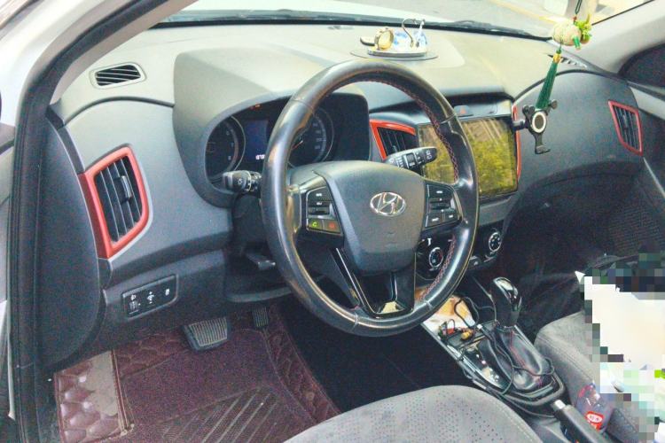 Used Hyundai ix25 2017 1.6L Automatic Smart Version Center Console