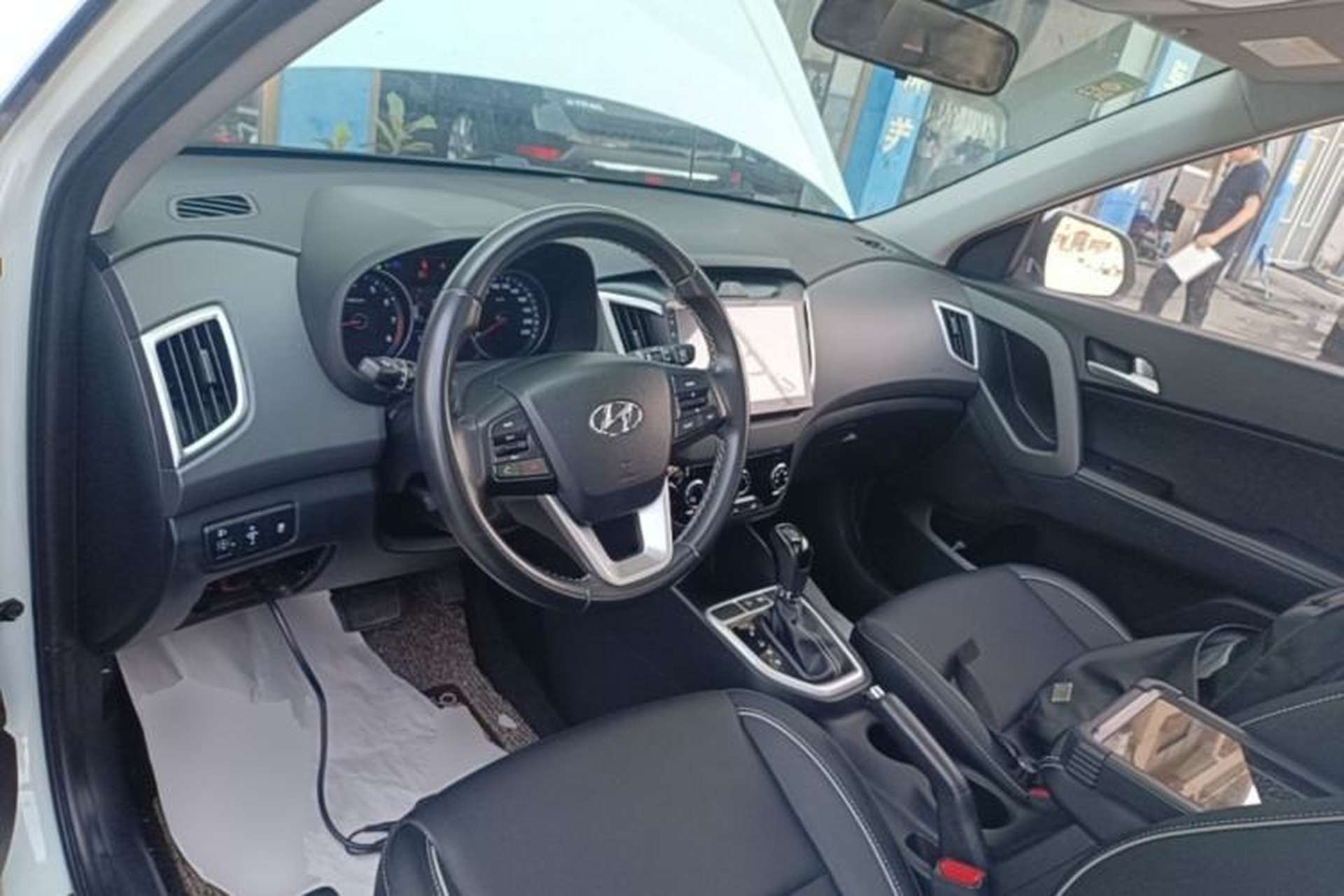 Used Hyundai ix25 2017 1.6L Automatic Smart Version Center Console