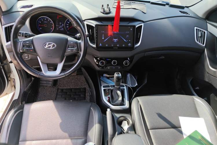 Used Hyundai ix25 2017 1.6L Automatic Smart Version Center Console