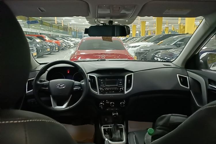 Used Hyundai ix25 2017 1.6L Automatic Smart Version Center Console