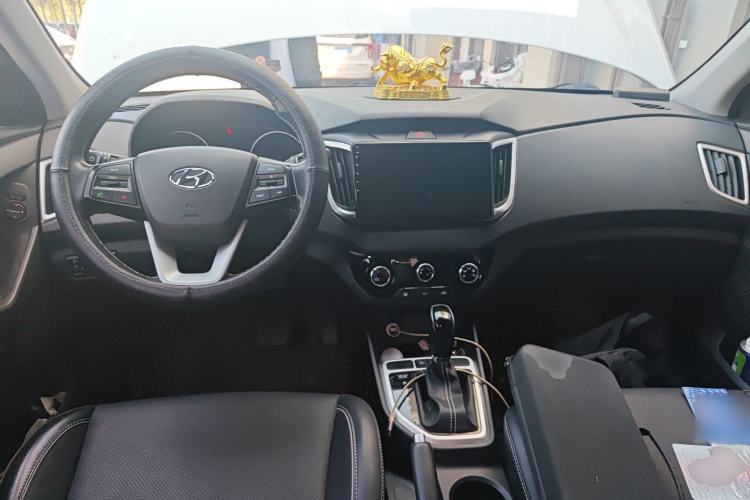 Used Hyundai ix25 2017 1.6L Automatic Smart Version Center Console