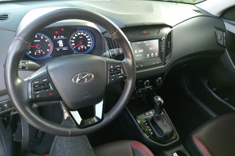 Used Hyundai ix25 2017 1.4T Automatic Smart Version Center Console