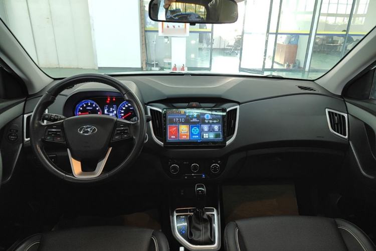 Used Hyundai ix25 2017 1.6L Automatic Smart Version Center Console