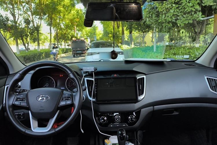 Used Hyundai ix25 2017 1.6L Automatic Smart Version Center Console