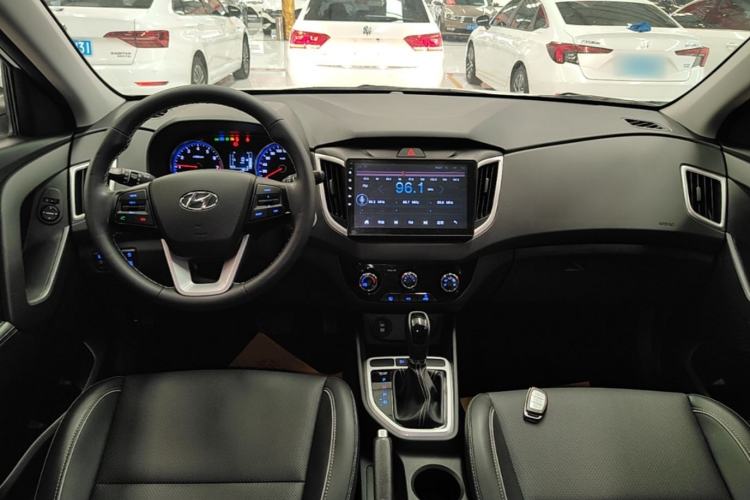 Used Hyundai ix25 2017 1.6L Automatic Smart Version Center Console