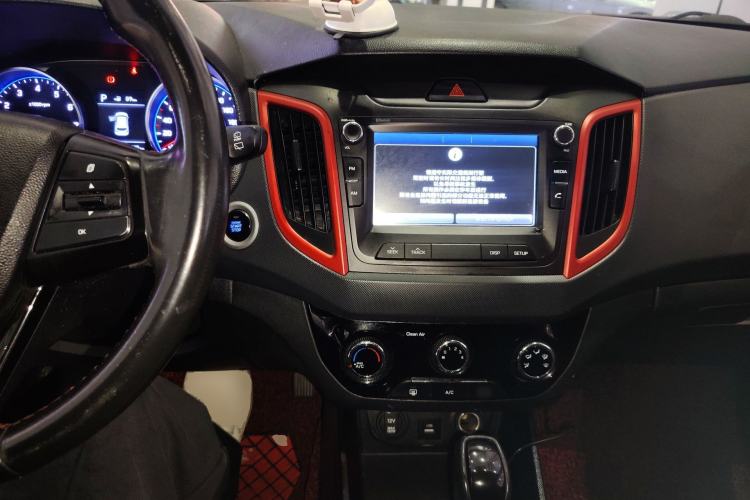 Used Hyundai ix25 2017 1.4T Automatic Smart Version Center Console