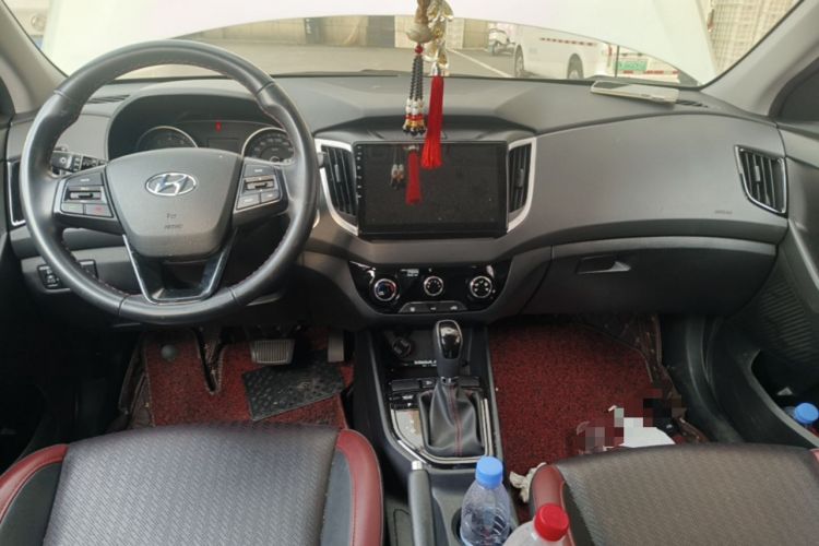 Used Hyundai ix25 2017 1.6L Automatic Smart Version Center Console