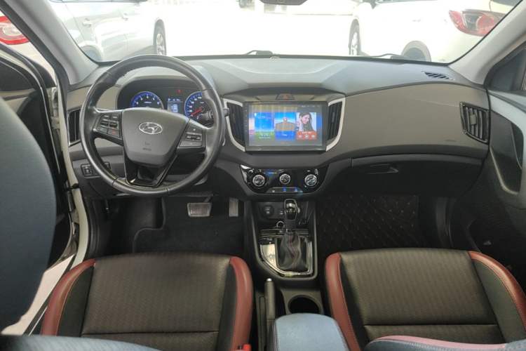 Used Hyundai ix25 2017 1.4T Automatic Smart Version Center Console