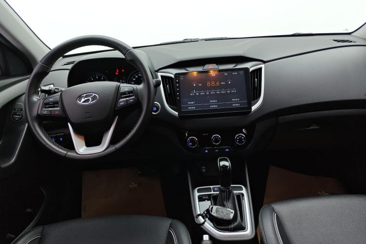 Used Hyundai ix25 2017 1.6L Automatic Smart Version Center Console