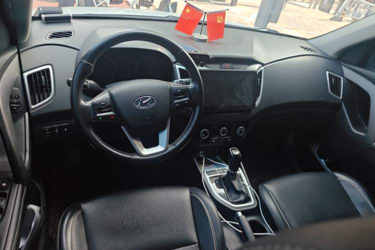 Used Hyundai ix25 2017 1.6L Automatic Smart Version Center Console