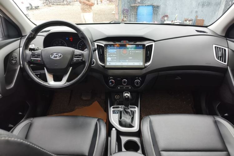Used Hyundai ix25 2017 1.6L Automatic Smart Version Center Console