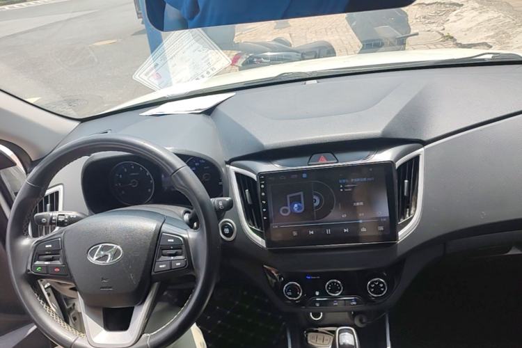 Used Hyundai ix25 2017 1.6L Automatic Smart Version Center Console