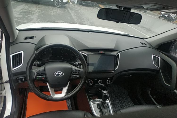 Used Hyundai ix25 2017 1.6L Automatic Smart Version Center Console