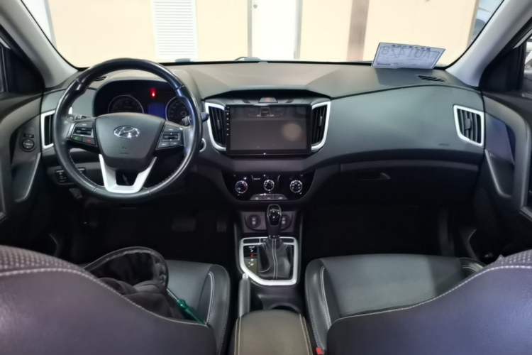 Used Hyundai ix25 2017 1.6L Automatic Smart Version Center Console