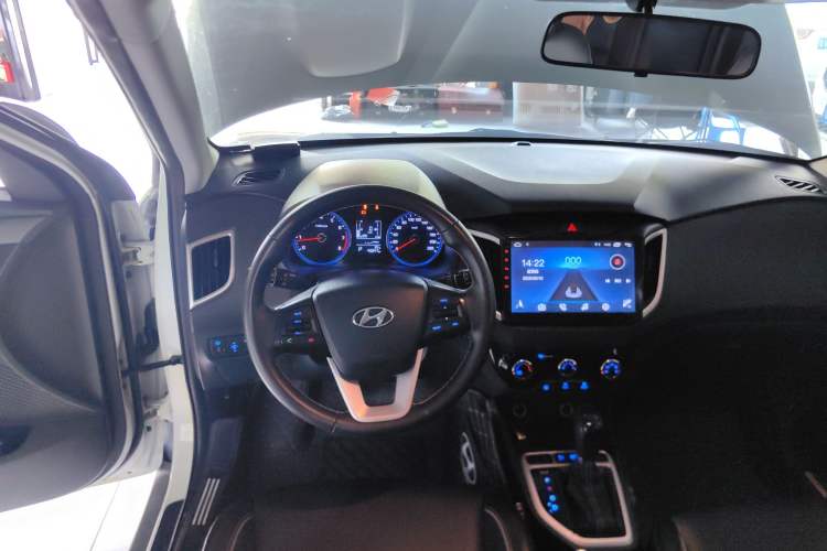 Used Hyundai ix25 2017 1.6L Automatic Smart Version Center Console