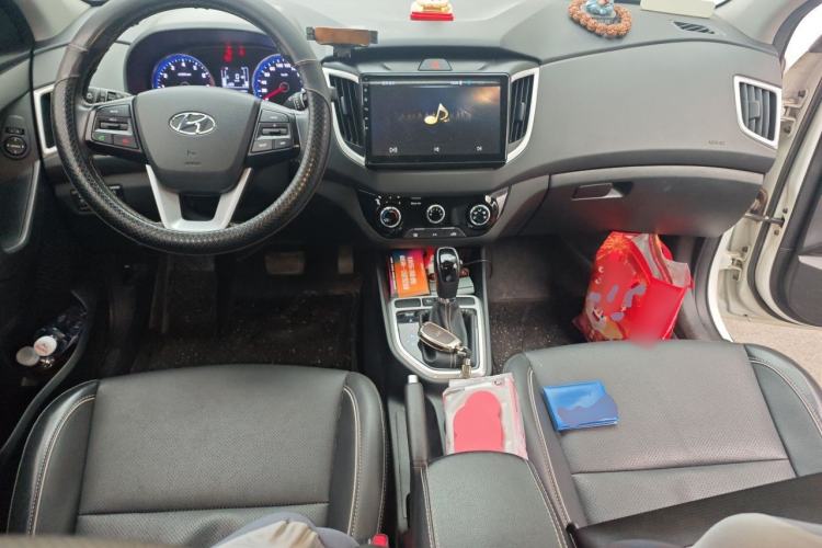 Used Hyundai ix25 2017 1.6L Automatic Smart Version Center Console