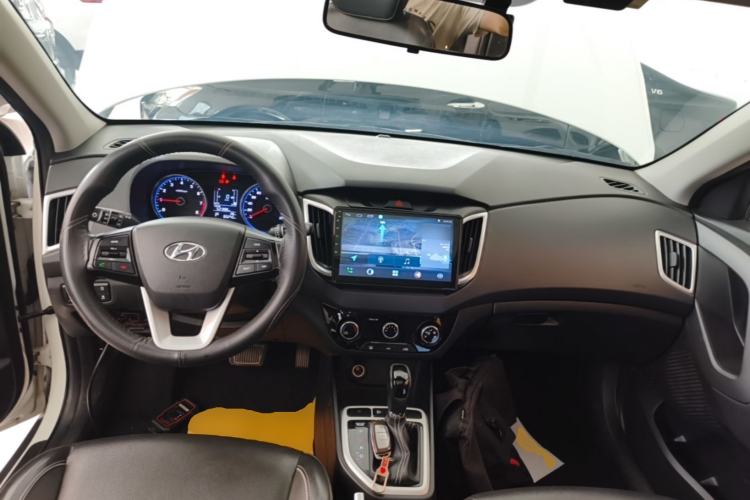 Used Hyundai ix25 2017 1.6L Automatic Smart Version Center Console