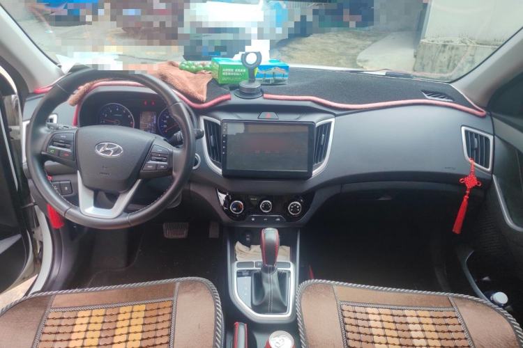 Used Hyundai ix25 2017 1.6L Automatic Smart Version Center Console