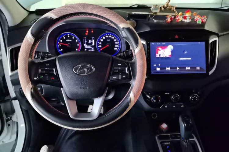 Used Hyundai ix25 2017 1.6L Automatic Smart Version Center Console