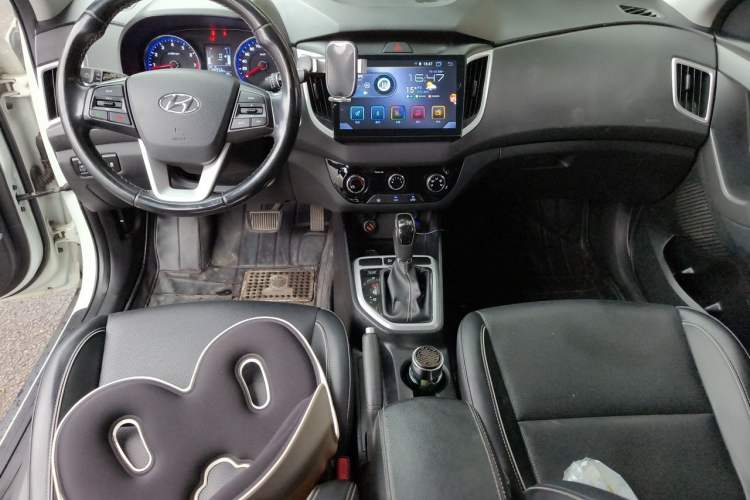 Used Hyundai ix25 2017 1.6L Automatic Smart Version Center Console