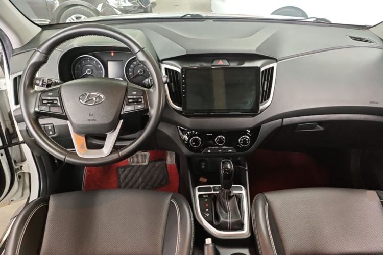 Used Hyundai ix25 2017 1.6L Automatic Smart Version Center Console