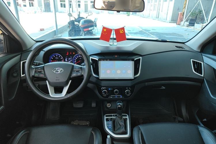 Used Hyundai ix25 2017 1.6L Automatic Smart Version Center Console