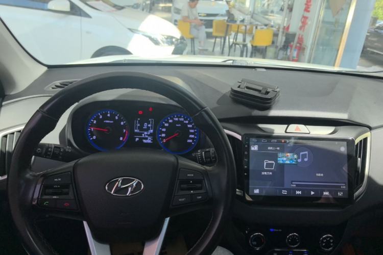 Used Hyundai ix25 2017 1.6L Automatic Smart Version Center Console