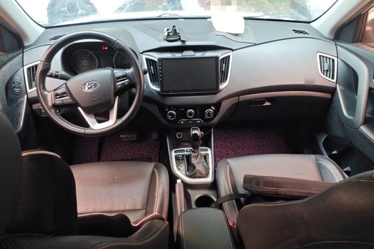 Used Hyundai ix25 2017 1.6L Automatic Smart Version Center Console