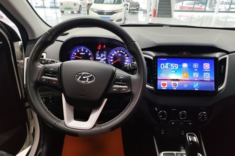 Used Hyundai ix25 2017 1.6L Automatic Smart Version Center Console