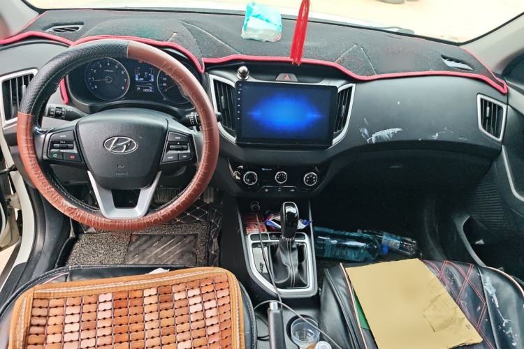 Used Hyundai ix25 2017 1.6L Automatic Smart Version Center Console