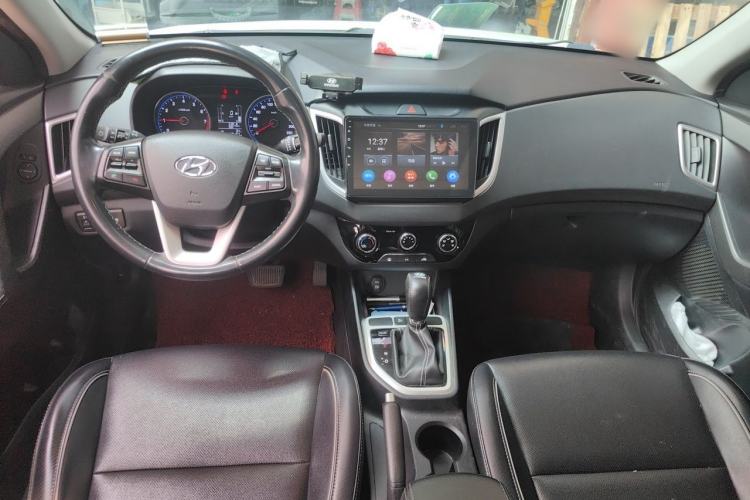 Used Hyundai ix25 2017 1.6L Automatic Smart Version Center Console