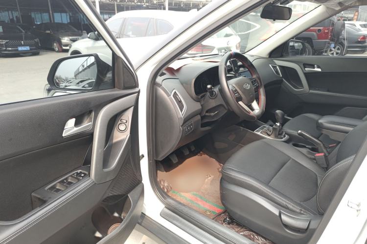 Used Hyundai ix25 2017 1.6L Manual Fashion Model Driver Seat