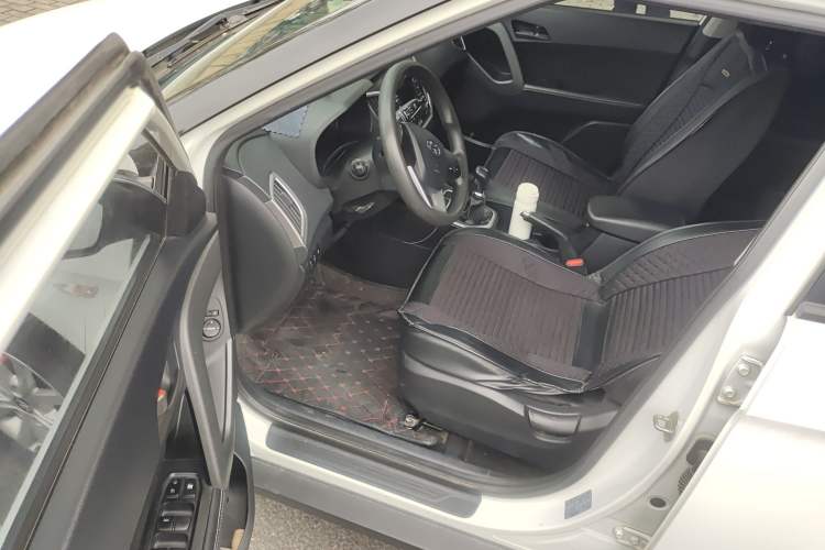 Used Hyundai ix25 2017 1.6L Manual Fashion Model Driver Seat