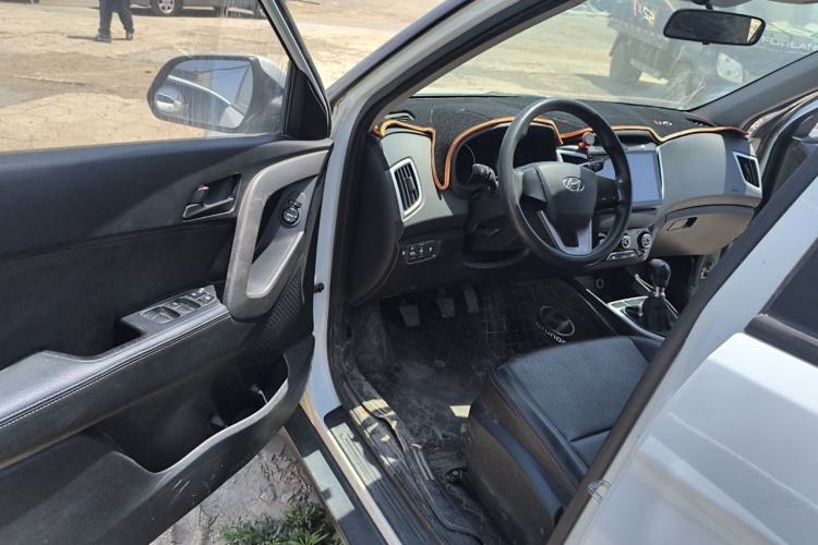 Used Hyundai ix25 2017 1.6L Manual Fashion Model Driver Seat