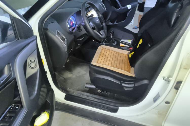 Used Hyundai ix25 2017 1.6L Manual Fashion Model Driver Seat