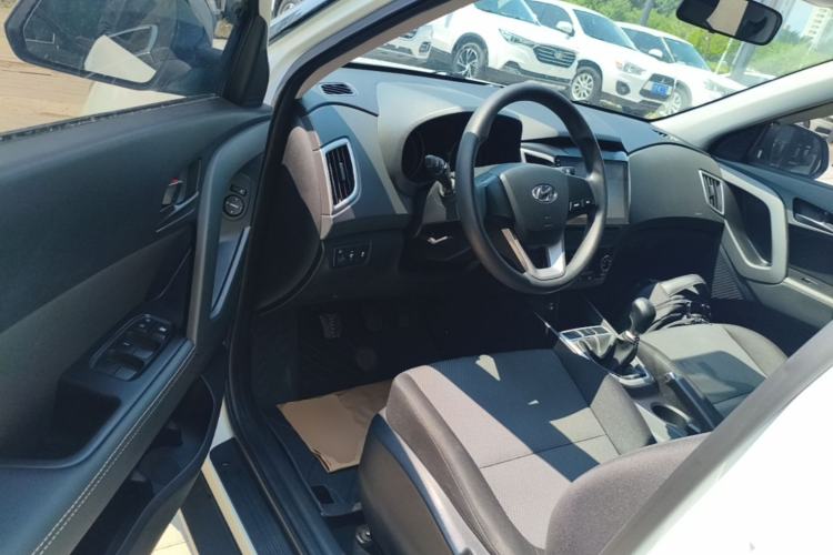 Used Hyundai ix25 2017 1.6L Manual Fashion Model Driver Seat