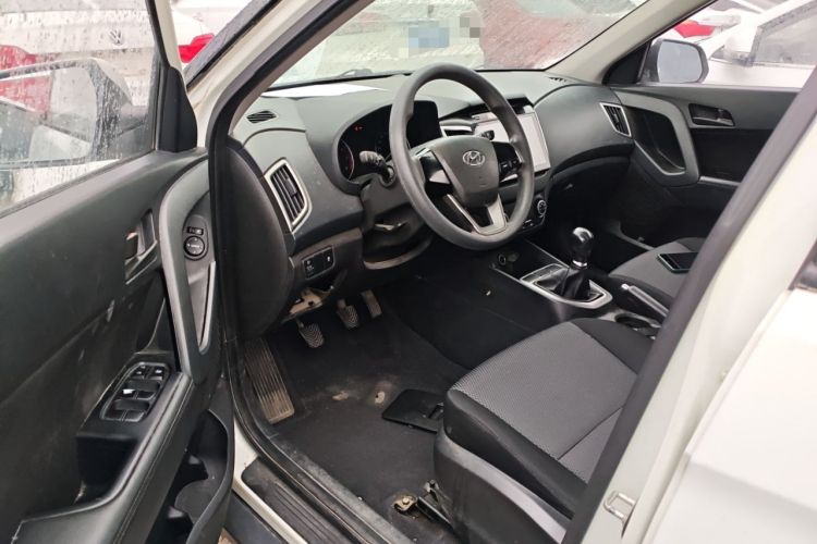 Used Hyundai ix25 2017 1.6L Manual Fashion Model Driver Seat