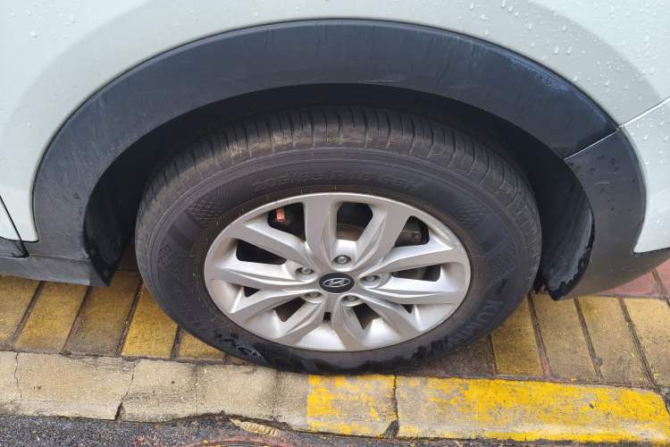 Used Hyundai ix25 2017 1.6L Manual Fashion Model Exterior 1
