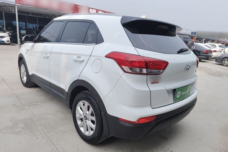 Used Hyundai ix25 2017 1.6L Manual Fashion Model Exterior 2
