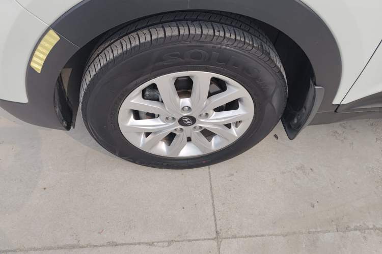 Used Hyundai ix25 2017 1.6L Manual Fashion Model Exterior 4