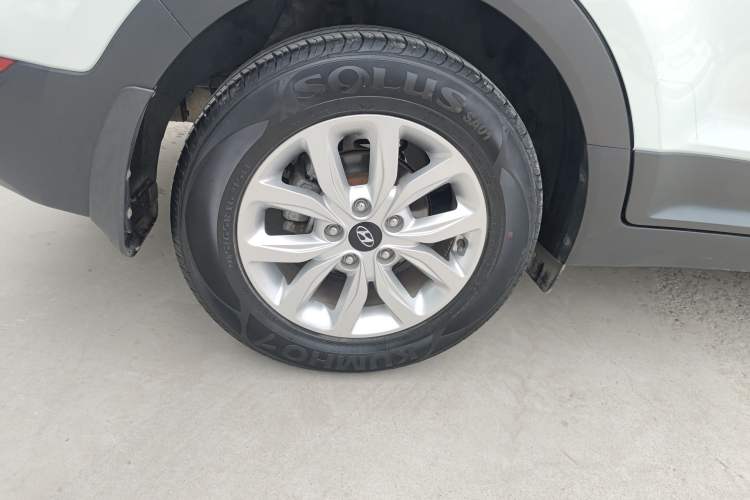 Used Hyundai ix25 2017 1.6L Manual Fashion Model Exterior 5