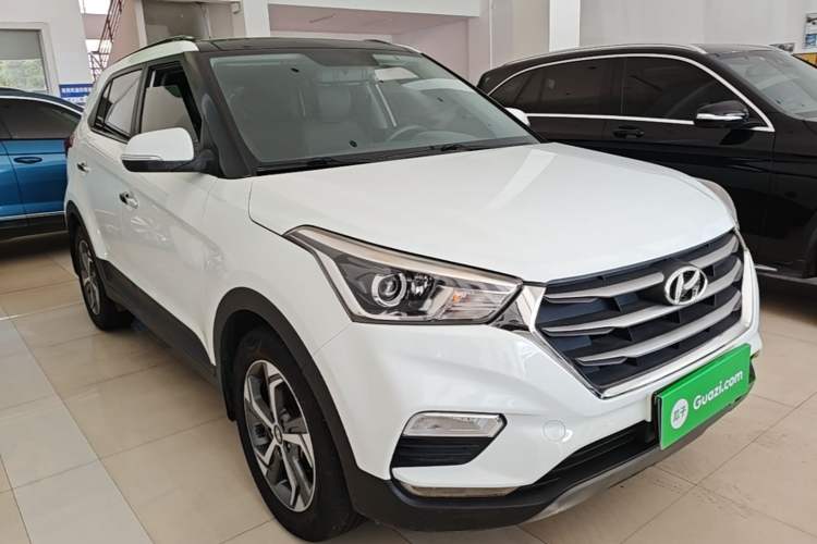 Used Hyundai ix25 2017 1.6L Automatic Smart Version Front Right 45 Deg